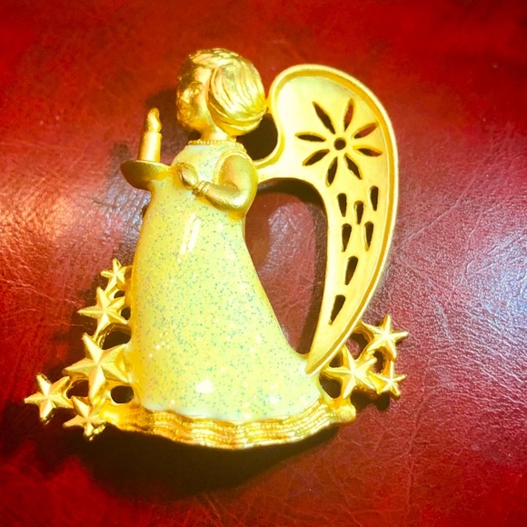 Vintage Angel Gold Enameled Brooch! - Picture 1 of 8